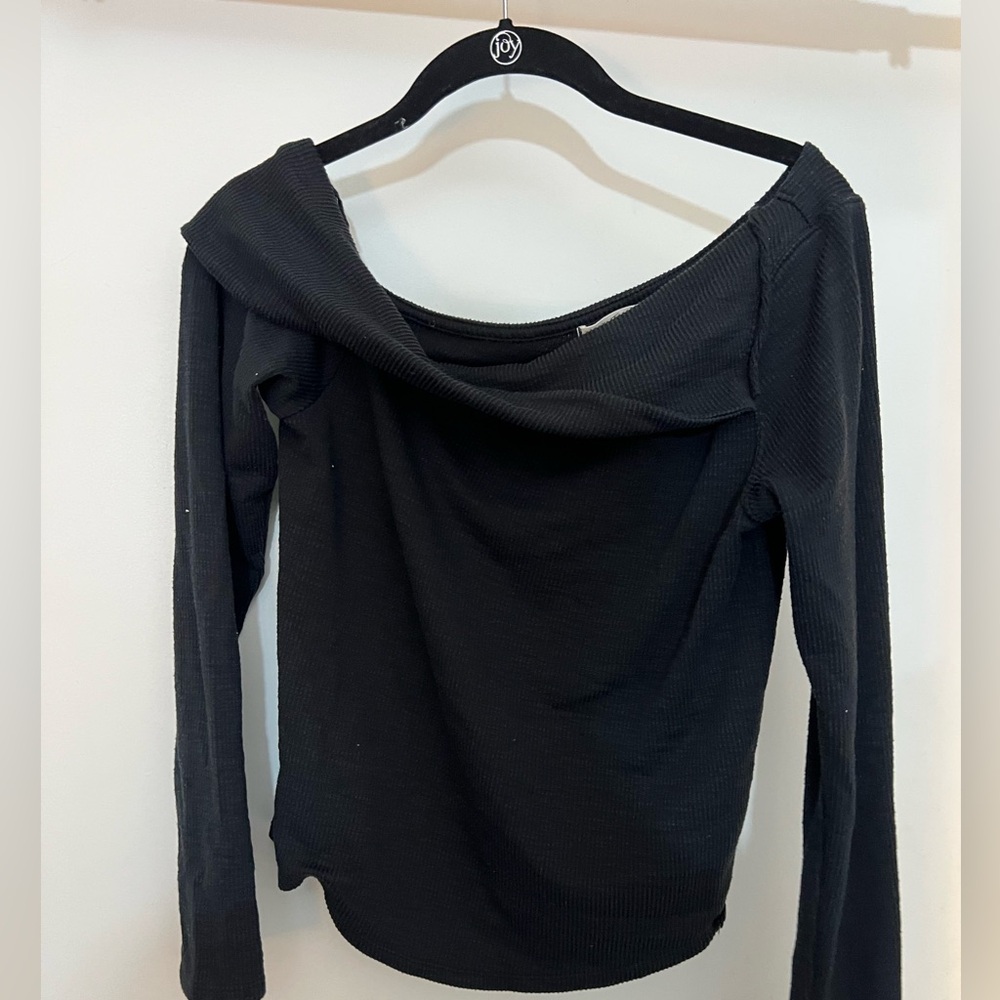 Black Off-Shoulder Long Sleeve Top